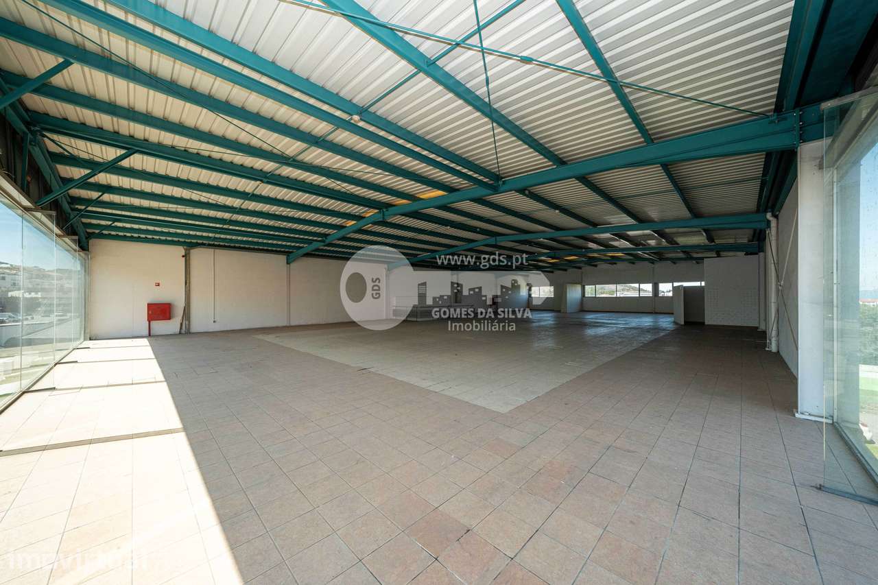 Pavilhão Comercial c/ área bruta de 1782m2 em Ferreiros - Grande imagem: 3/22