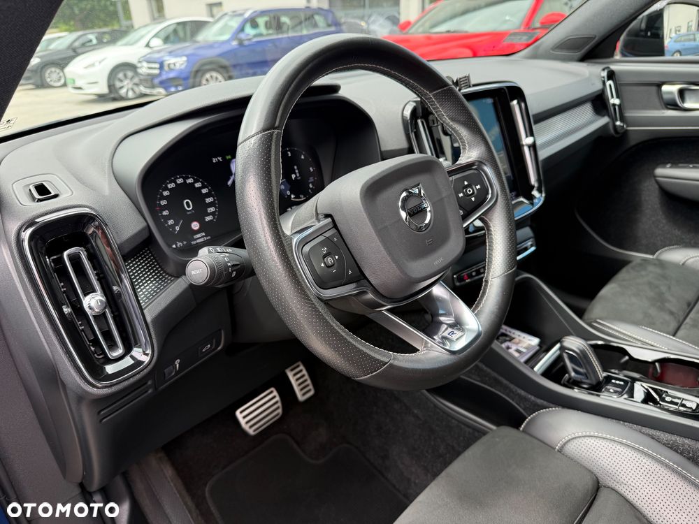Volvo XC 40 D4 AWD R-Design - 23