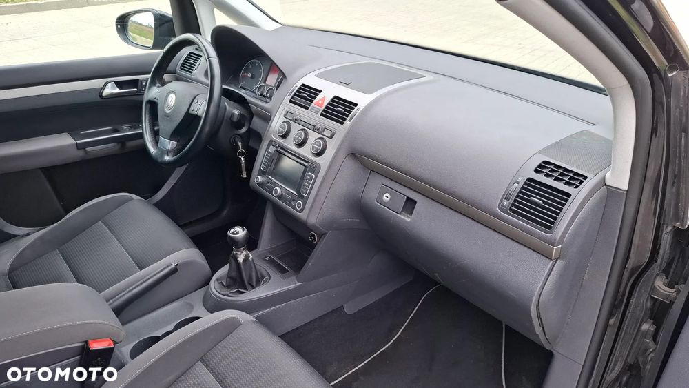 Volkswagen Touran - 11