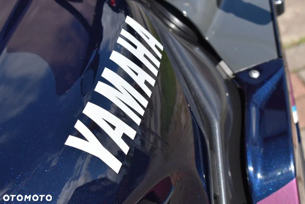 Yamaha FZR - 26
