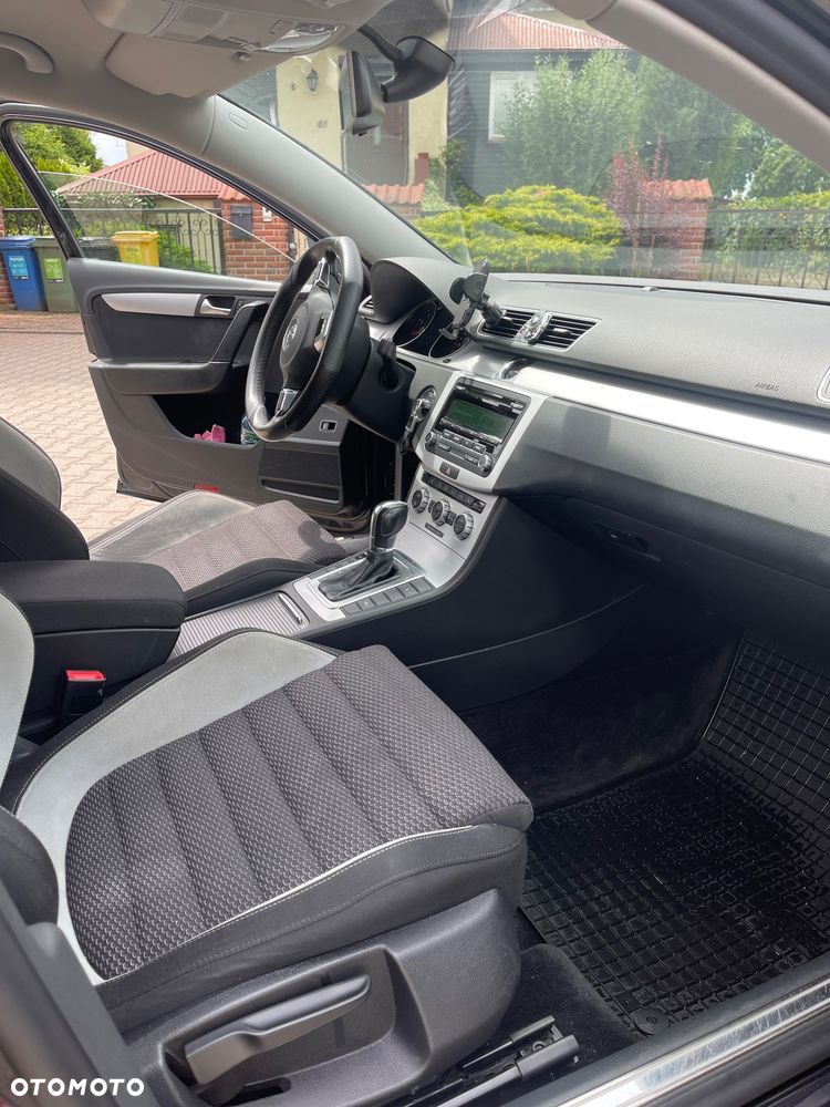 Volkswagen Passat - 11