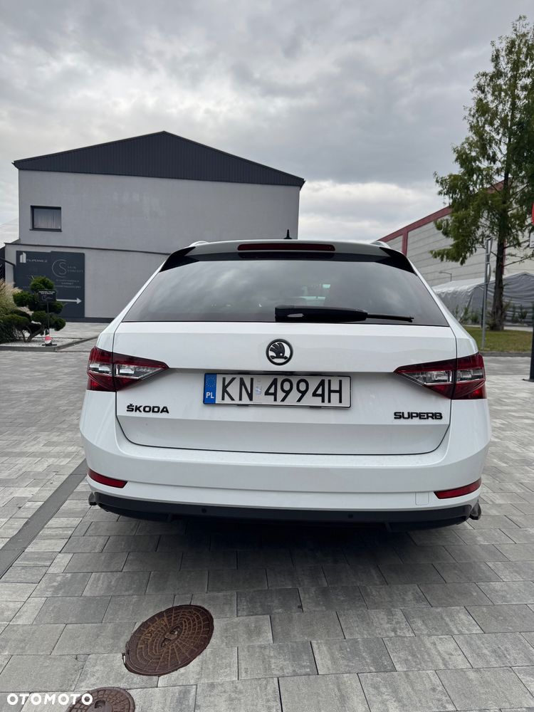 Skoda Superb 2.0 TDI L&K DSG - 9
