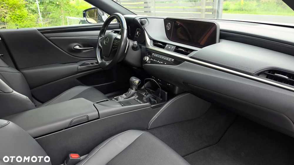 Lexus ES 300h Business Edition - 13
