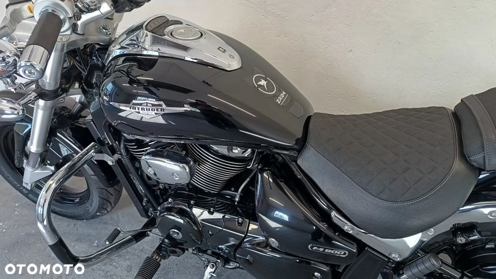 Suzuki Intruder - 18