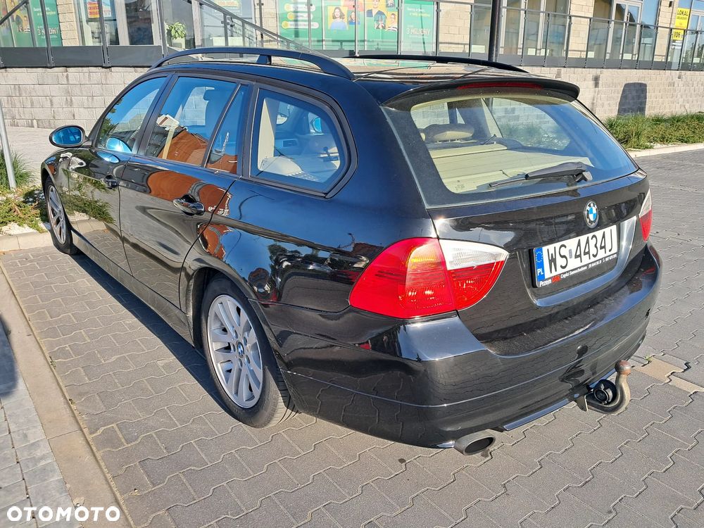 BMW Seria 3 318i Touring - 2
