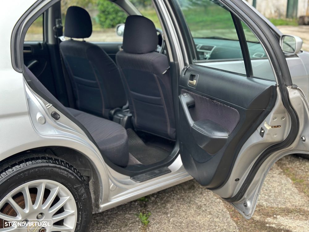 Honda Civic 1.6 ES - 28
