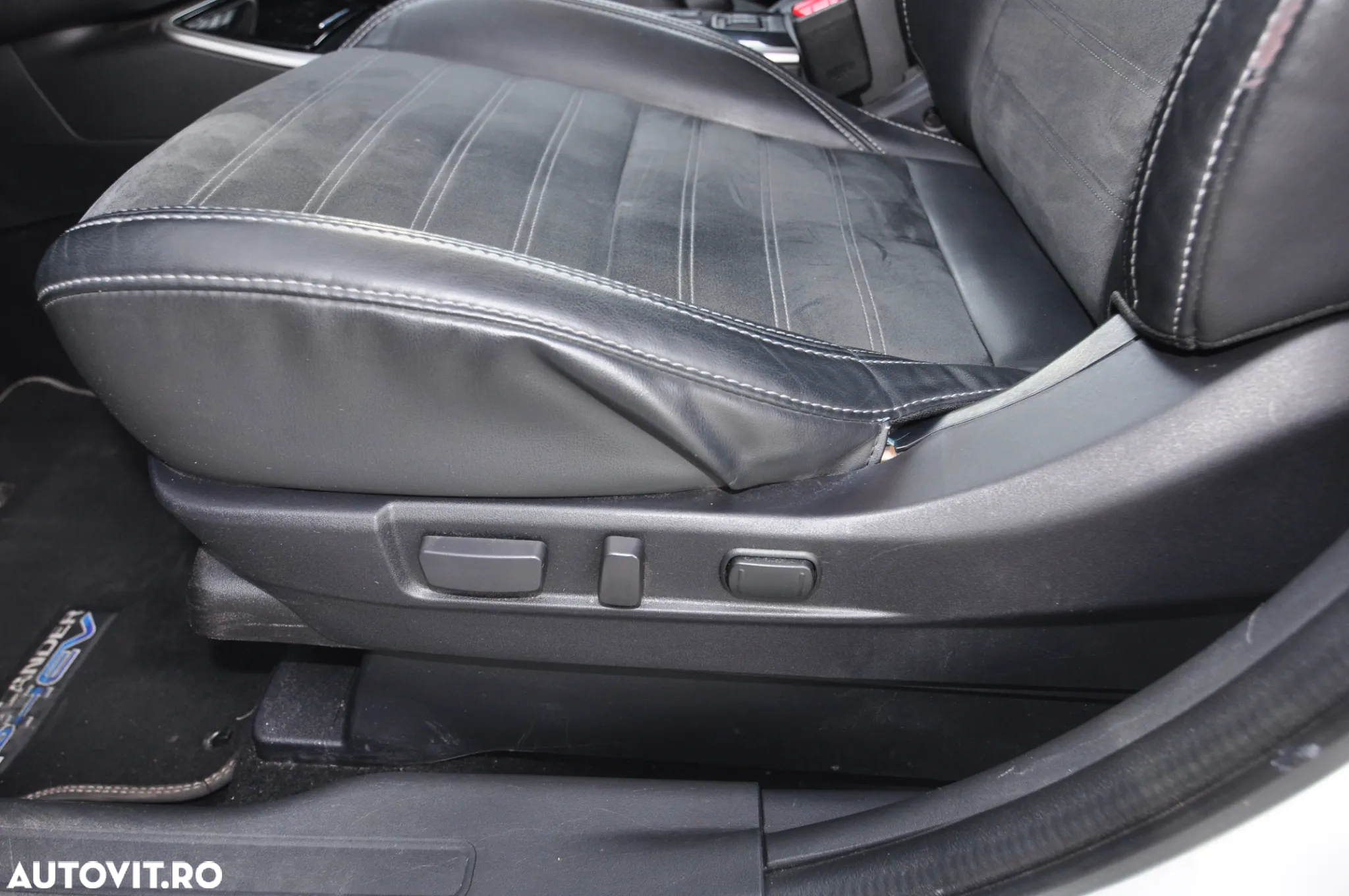 Mitsubishi Outlander 2.4 4WD Plug-In Hybrid - 16