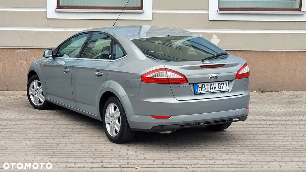 Ford Mondeo 2.0 Ghia - 10
