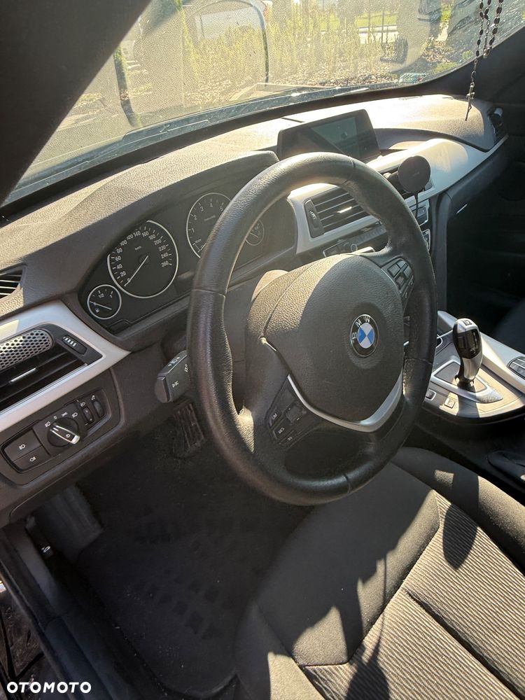 BMW 3GT 320i xDrive - 15