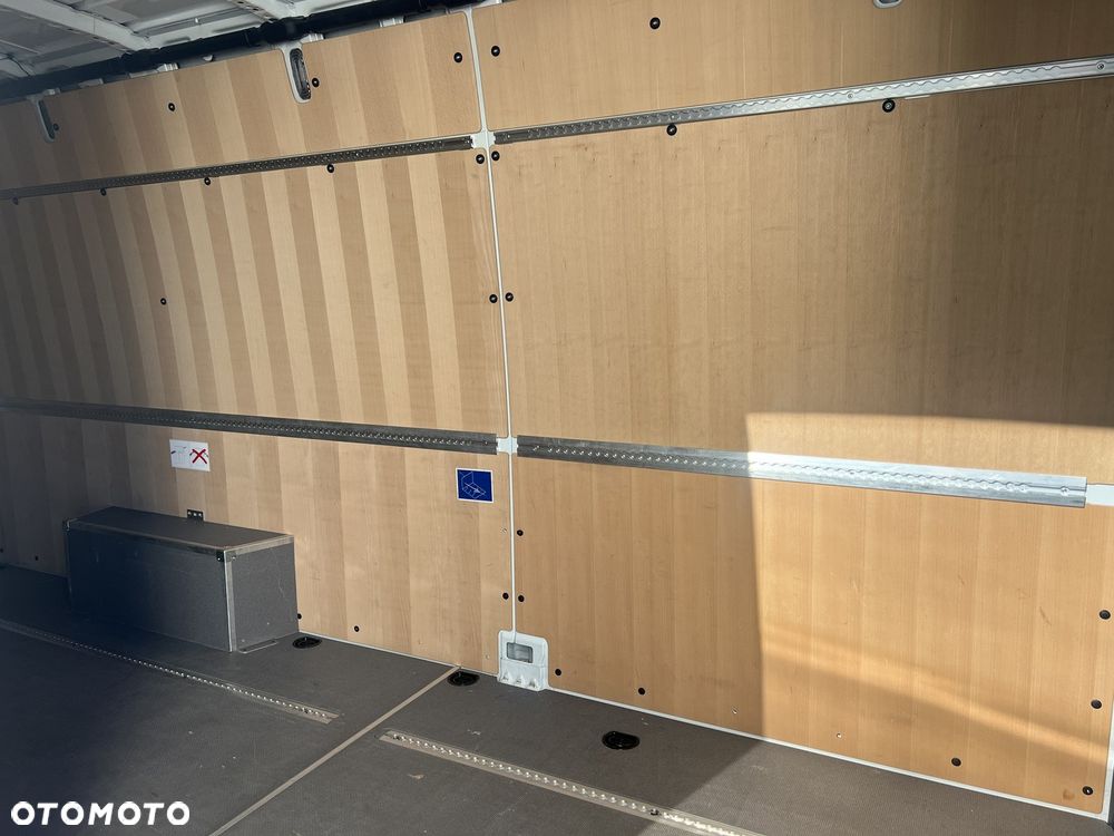 Mercedes-Benz Sprinter - 17
