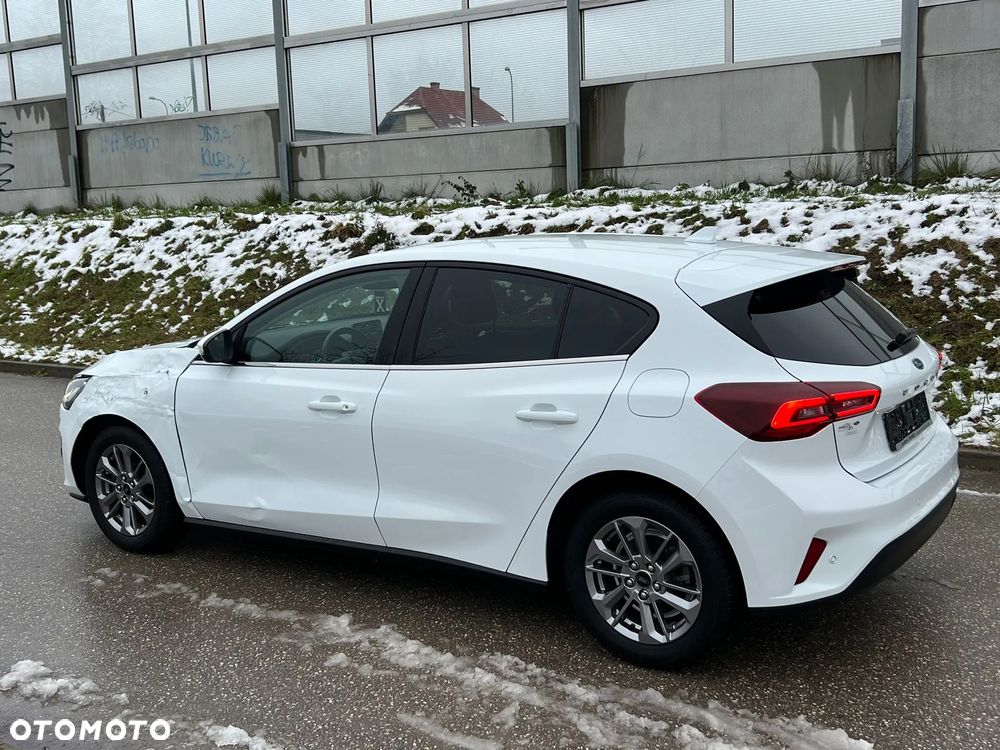 Ford Focus 1.0 EcoBoost Hybrid TITANIUM - 6