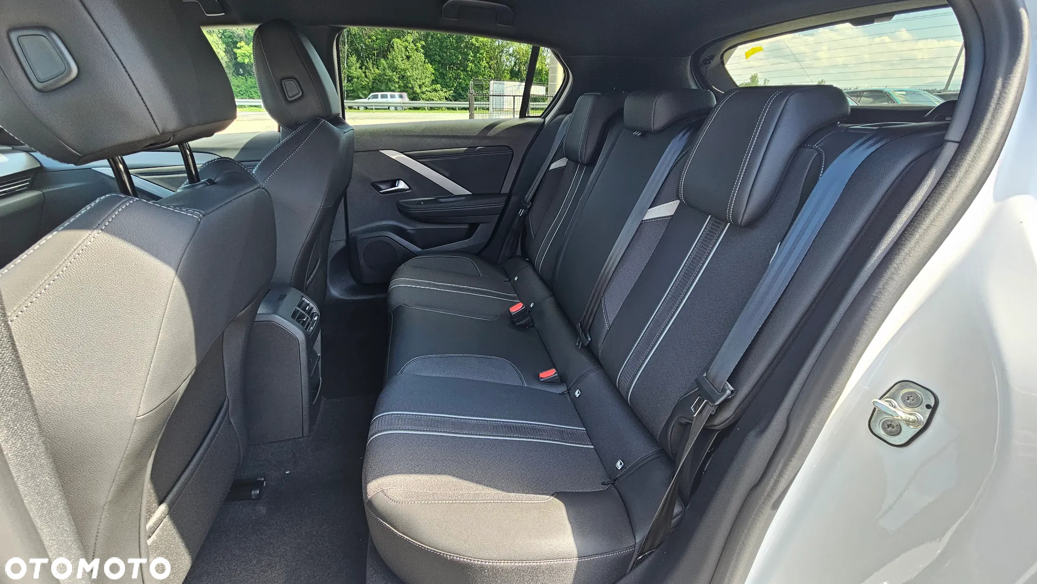 Opel Astra VI 1.2 T GS S&S - 8