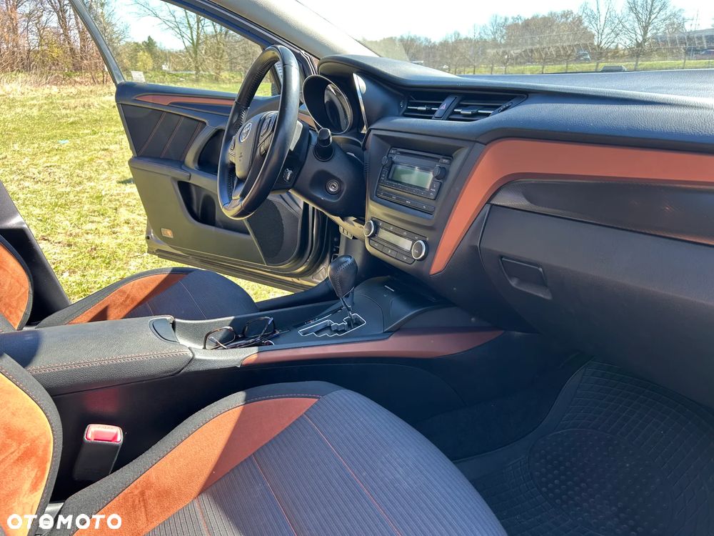 Toyota Avensis 2.0 Style MS - 6