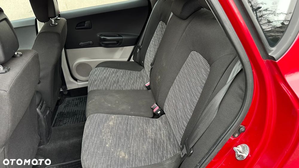 Kia Ceed - 10