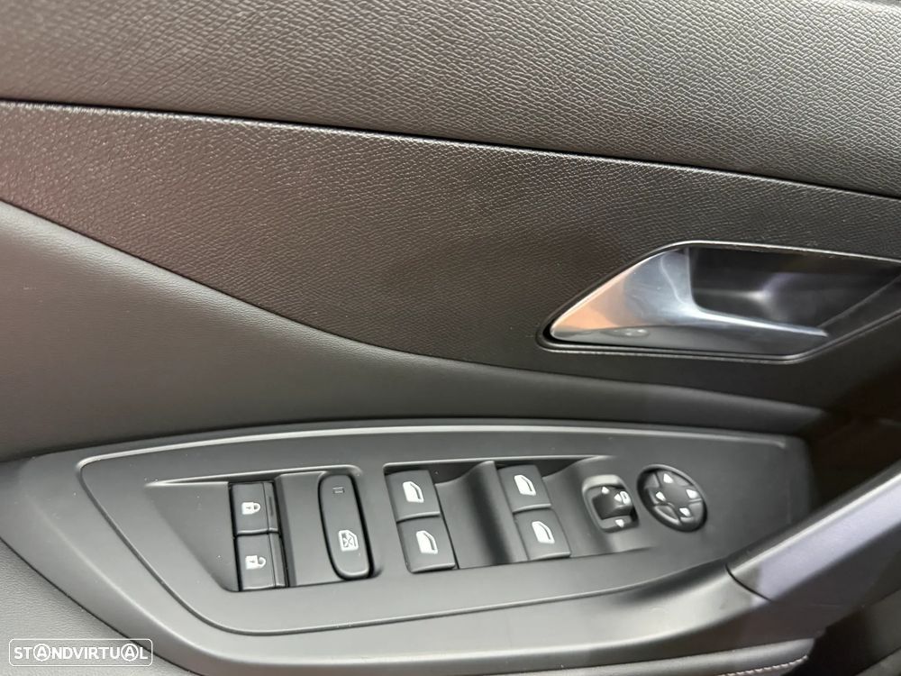 Peugeot 408 225 e-EAT8 Allure - 23