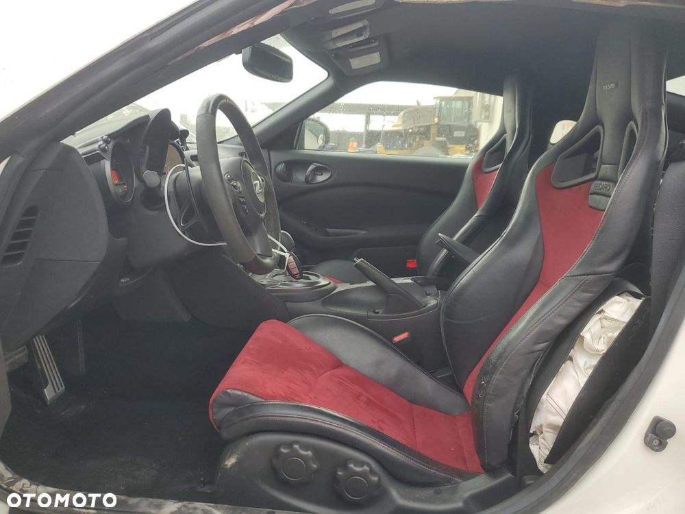 Nissan 370 Z - 7