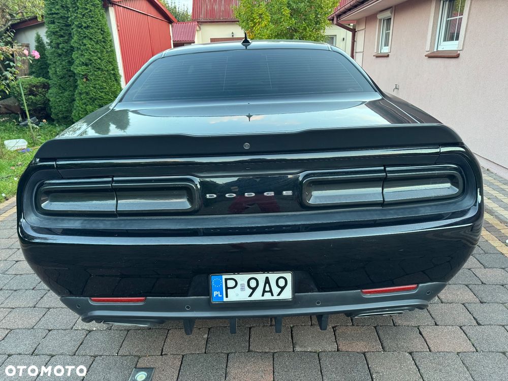 Dodge Challenger - 9
