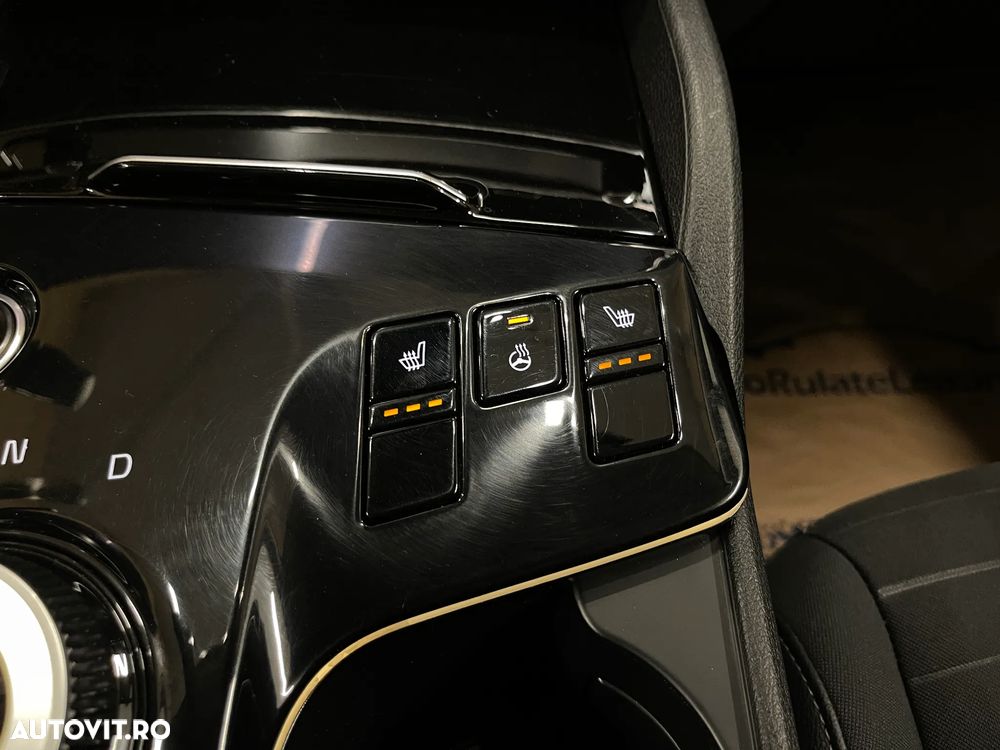 Kia Sportage 1.6 T-GDI HEV 6AT 4x2 Business Line - 28