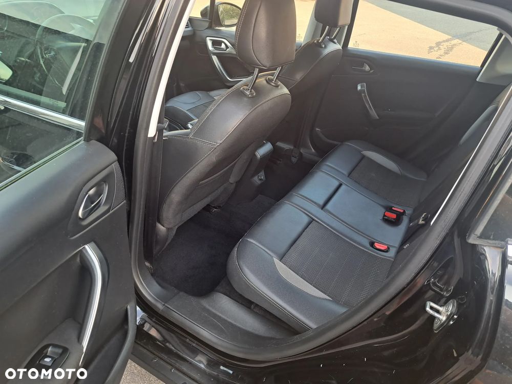 Peugeot 2008 1.6 BlueHDi Allure S&S - 13