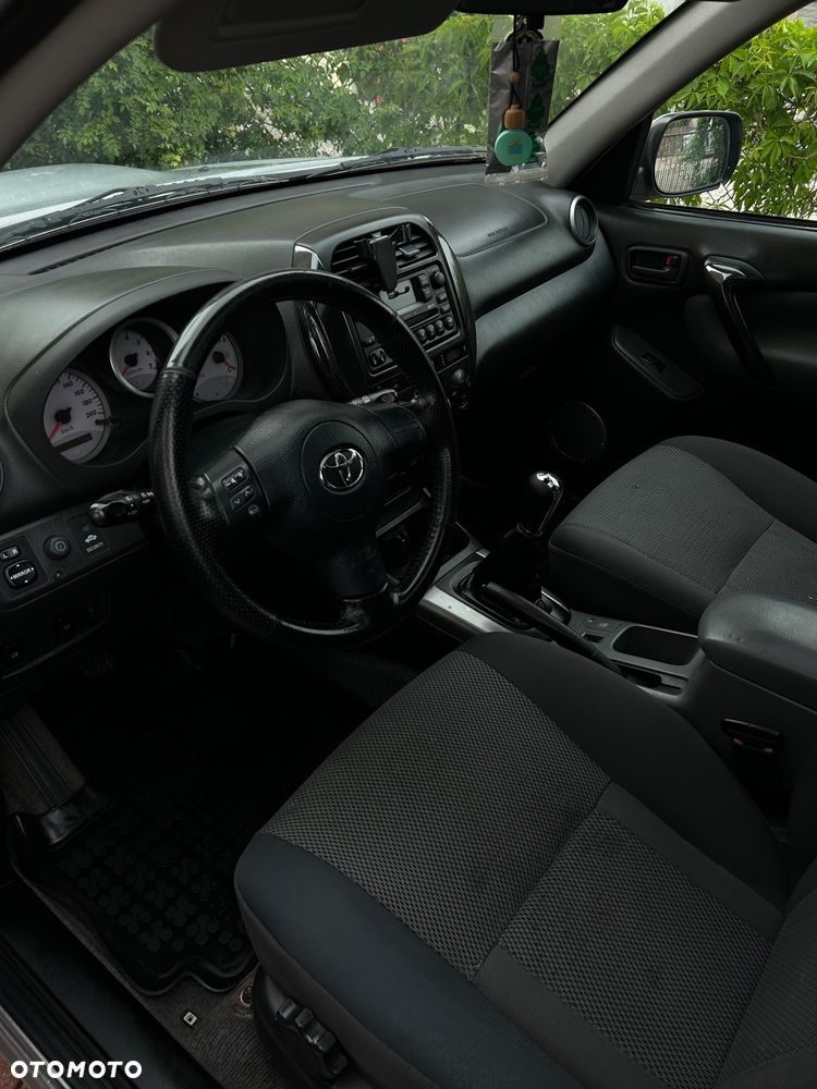 Toyota RAV4 2.0 D-4D 4x4 - 13