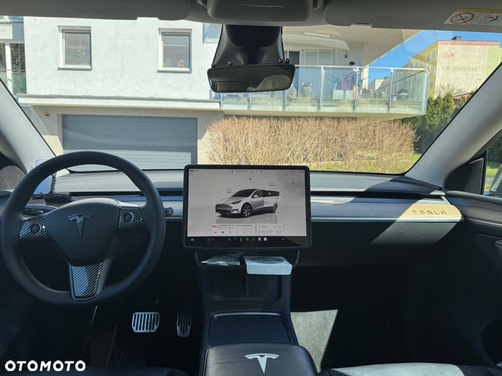 Tesla Model Y - 6
