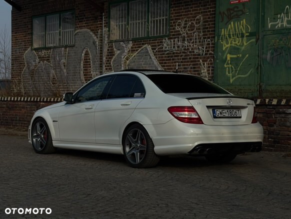 Mercedes-Benz Klasa C 63 AMG - 4