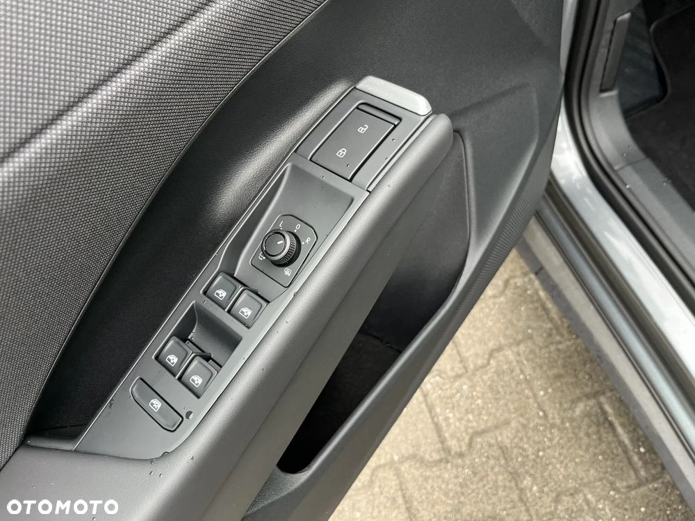 Volkswagen T-Roc 1.5 eTSI Life DSG - 25