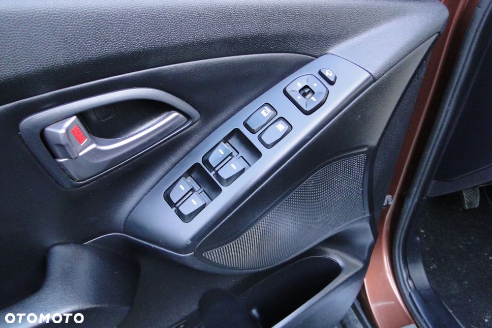 Hyundai ix35 2.0 CRDi 4WD Fifa World Cup Gold Edition - 17