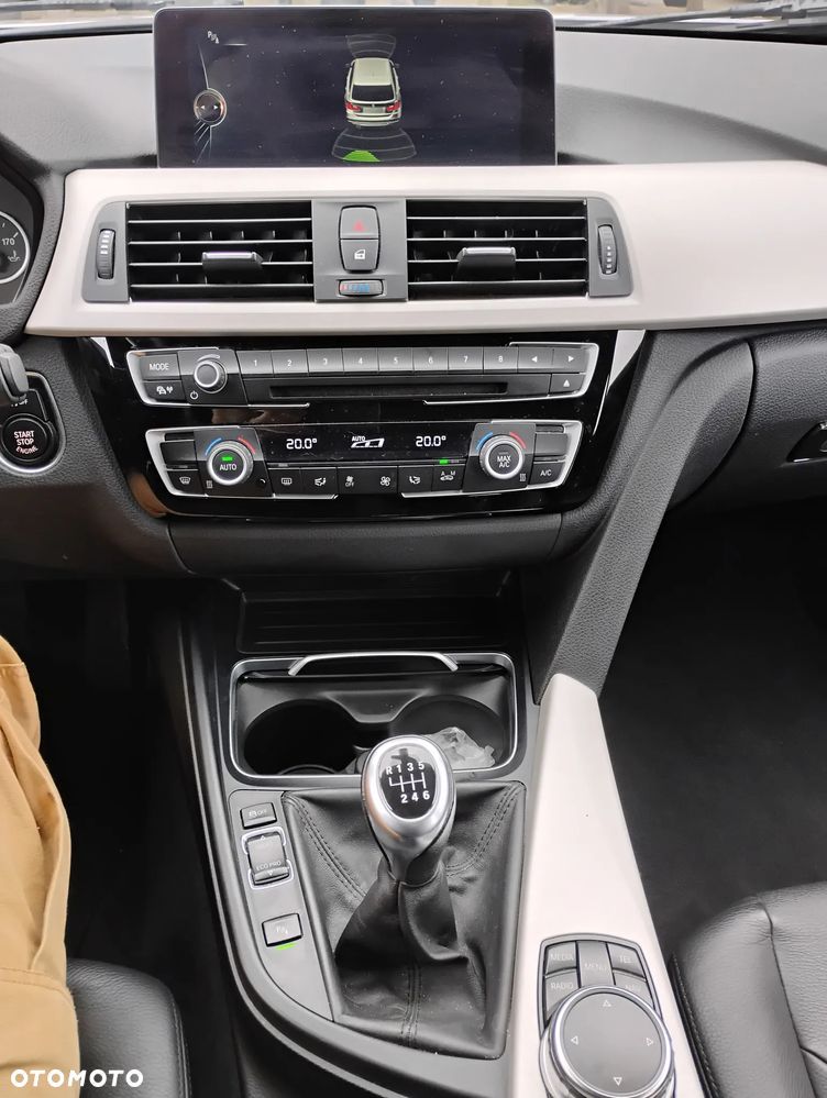 BMW Seria 3 320i xDrive - 14