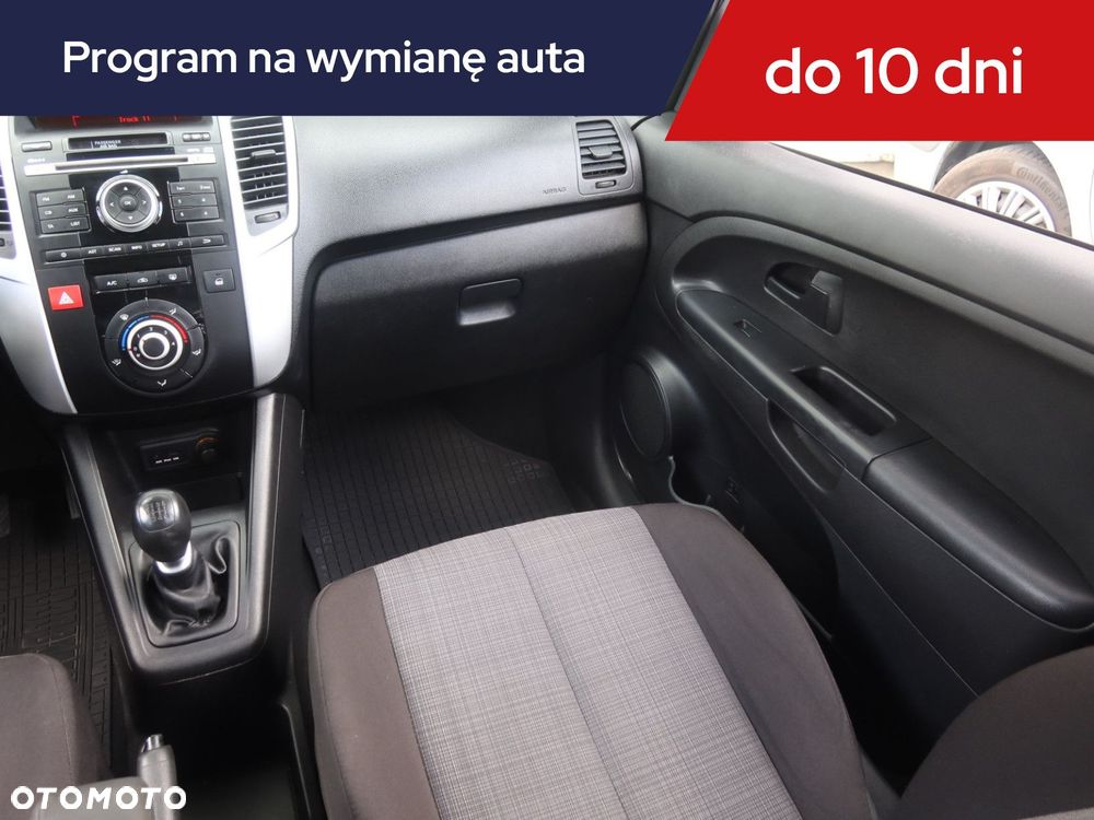Kia Venga - 10