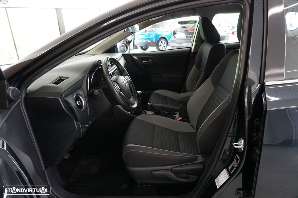Toyota Auris 1.2 Turbo Design Edition - 6
