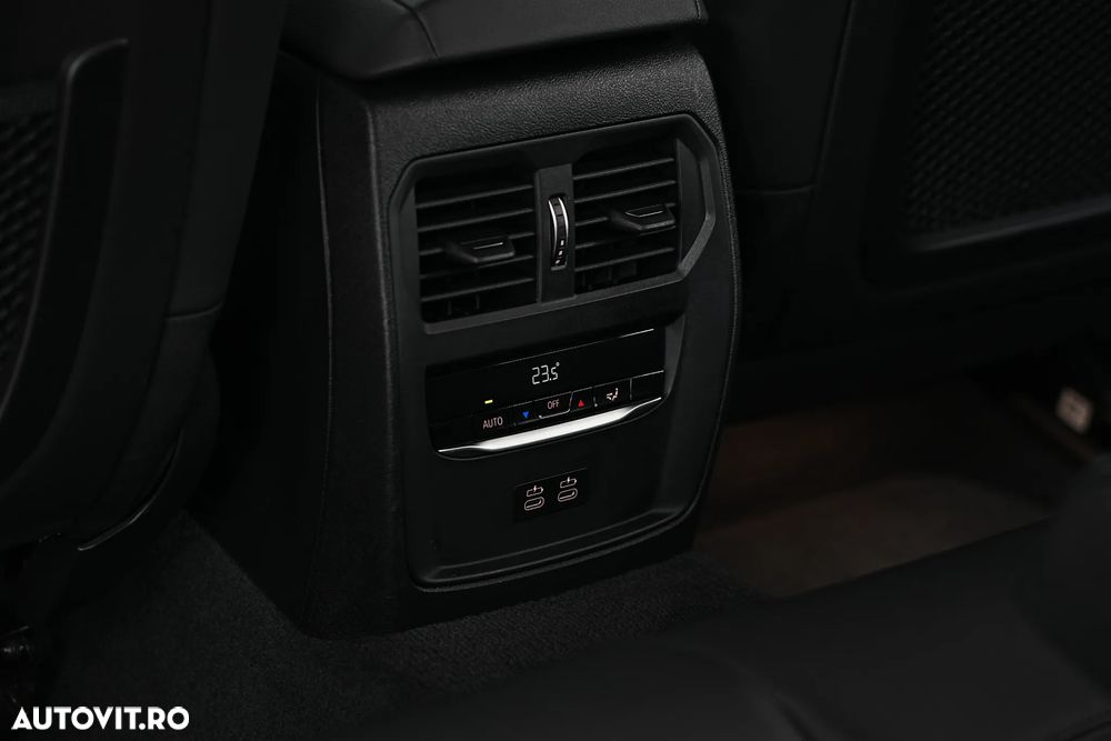 BMW Seria 3 330e Aut. - 33