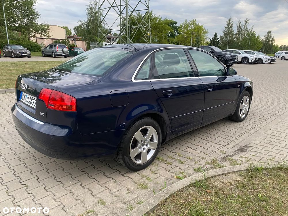 Audi A4 Limousine - 4