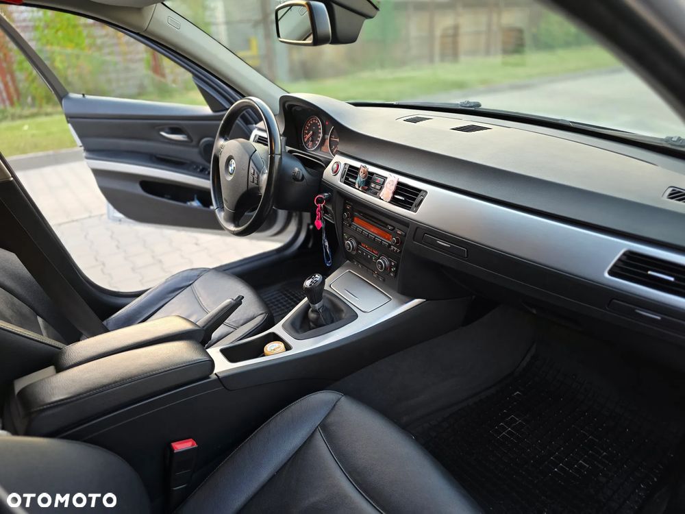 BMW Seria 3 318d - 9
