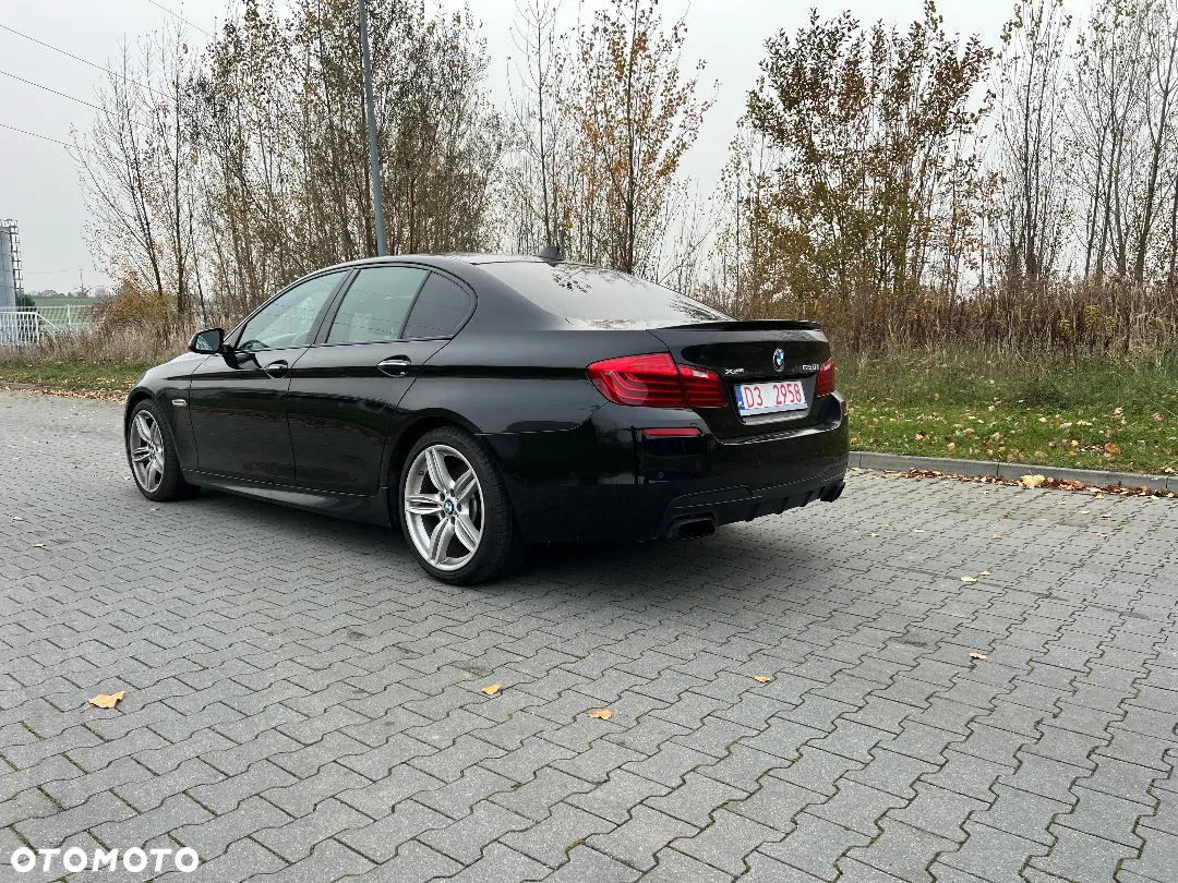 BMW Seria 5 550i xDrive Sport-Aut - 6