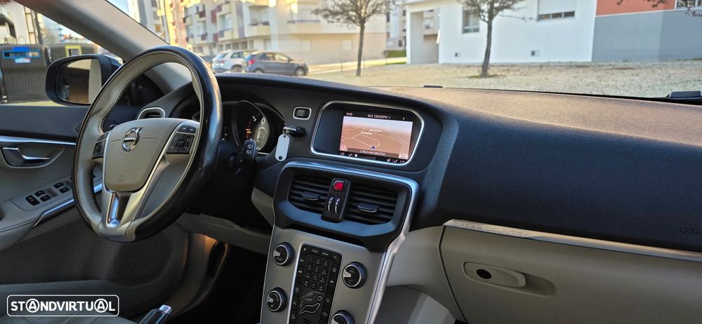 Volvo V40 Cross Country 2.0 D3 Momentum - 14