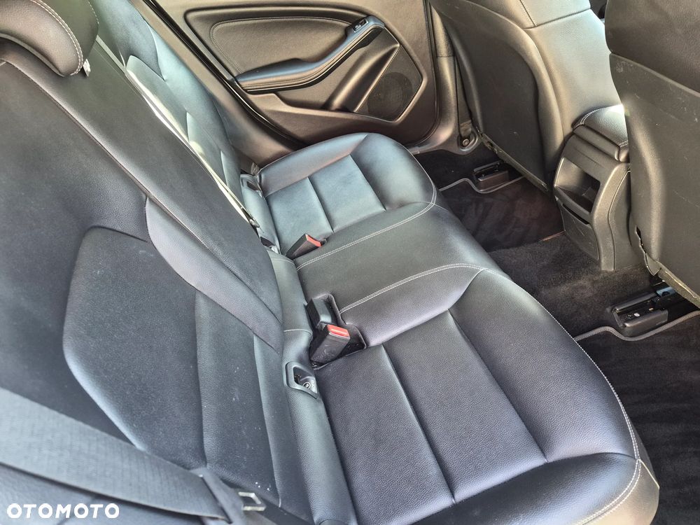 Mercedes-Benz GLA 180 Activity Edition - 27
