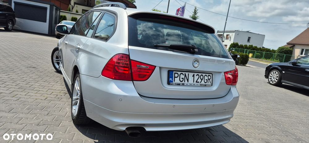 BMW Seria 3 318d DPF Touring Edition Lifestyle - 10