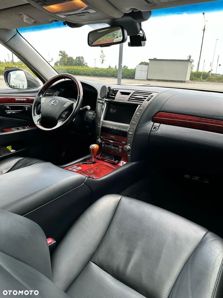Lexus LS - 7
