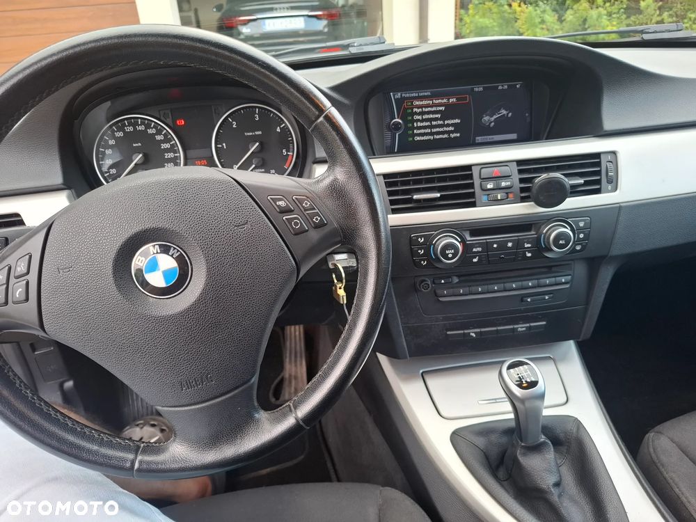 BMW Seria 3 318d - 17
