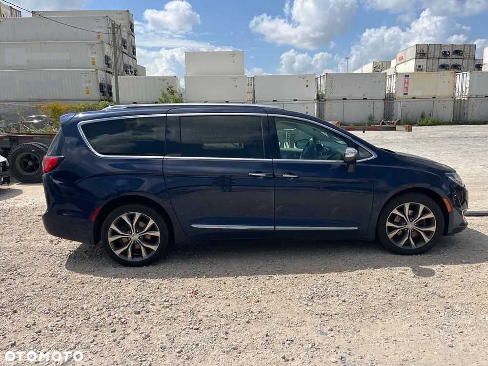 Chrysler Pacifica - 6