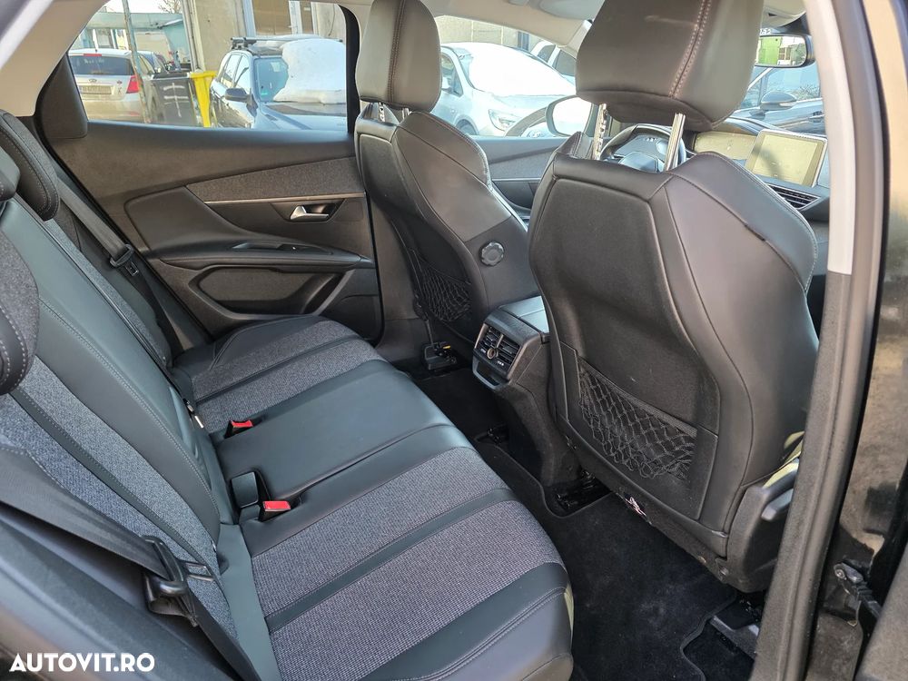 Peugeot 3008 1.2 PureTech Turbo S&S EAT8 Allure - 11