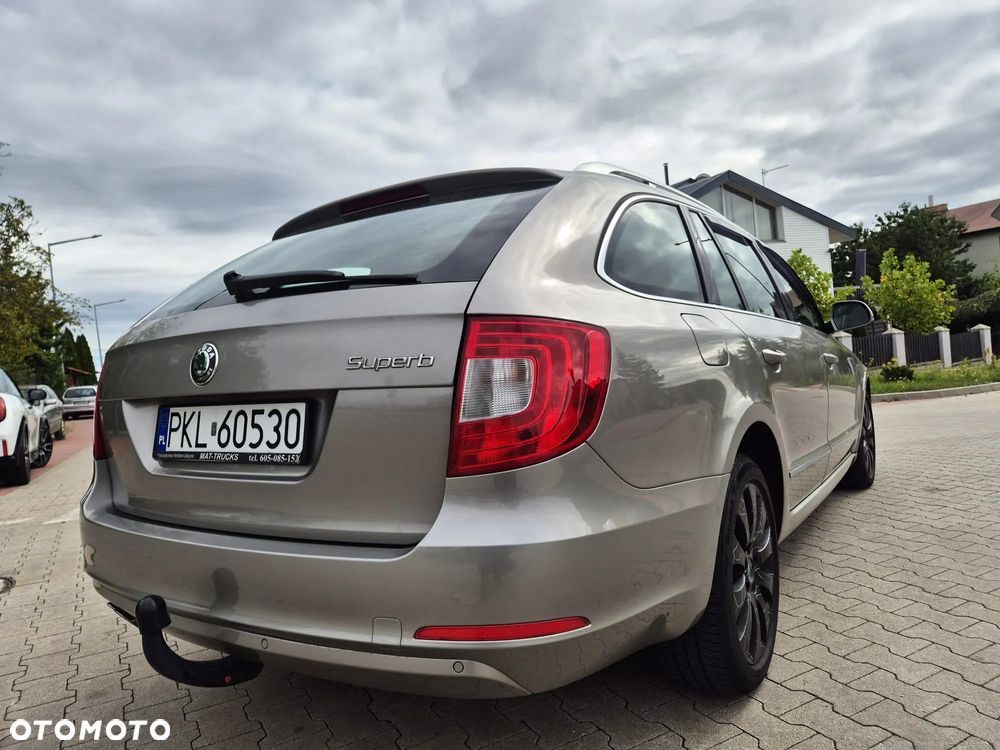 Skoda Superb 2.0 TDI L&K DSG - 17
