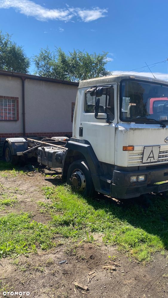 Nissan T200 - 1