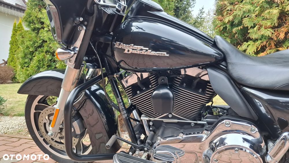 Harley-Davidson Touring Street Glide - 19