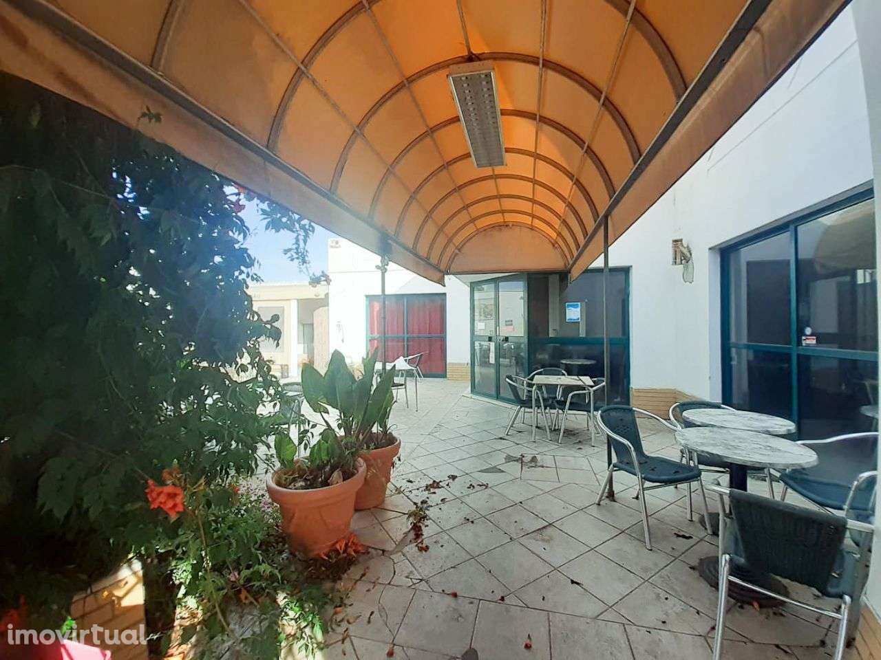 Restaurante a necessitar de pequenas obras - Grande imagem: 2/17