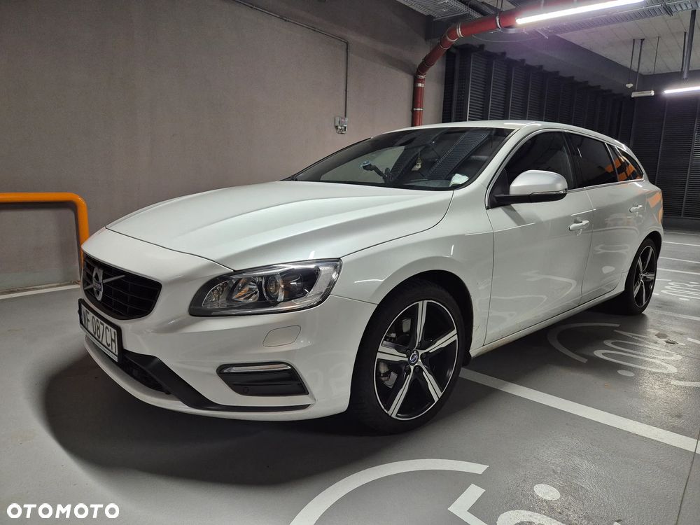 Volvo V60 D4 Drive-E R-Design Momentum - 1