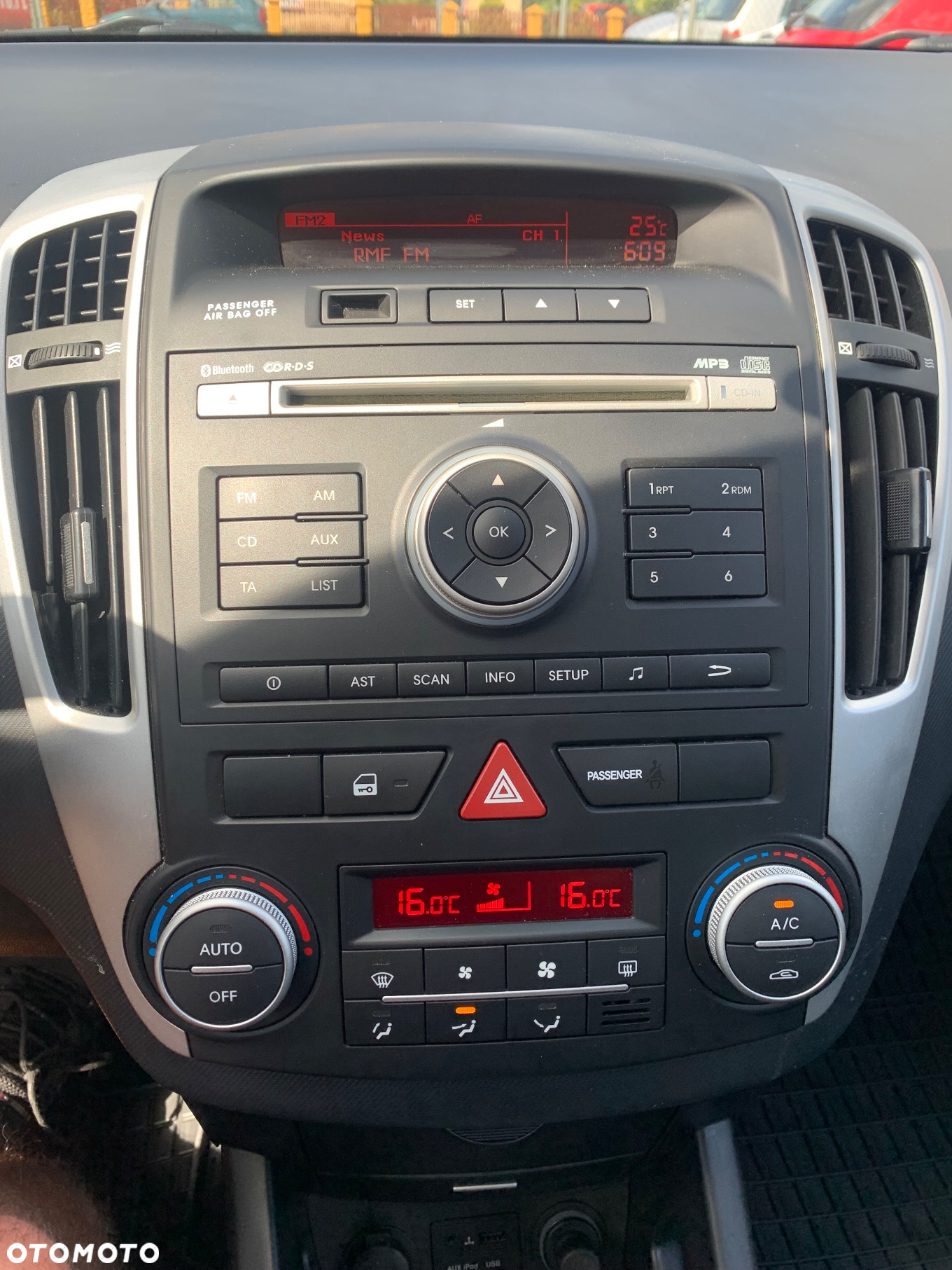 Kia Ceed 1.4 CVVT Dream-Team Edition - 25