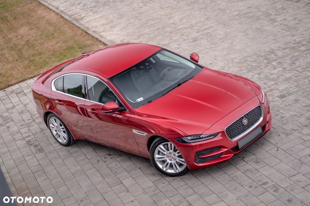 Jaguar XE 2.0 D180 HSE - 1