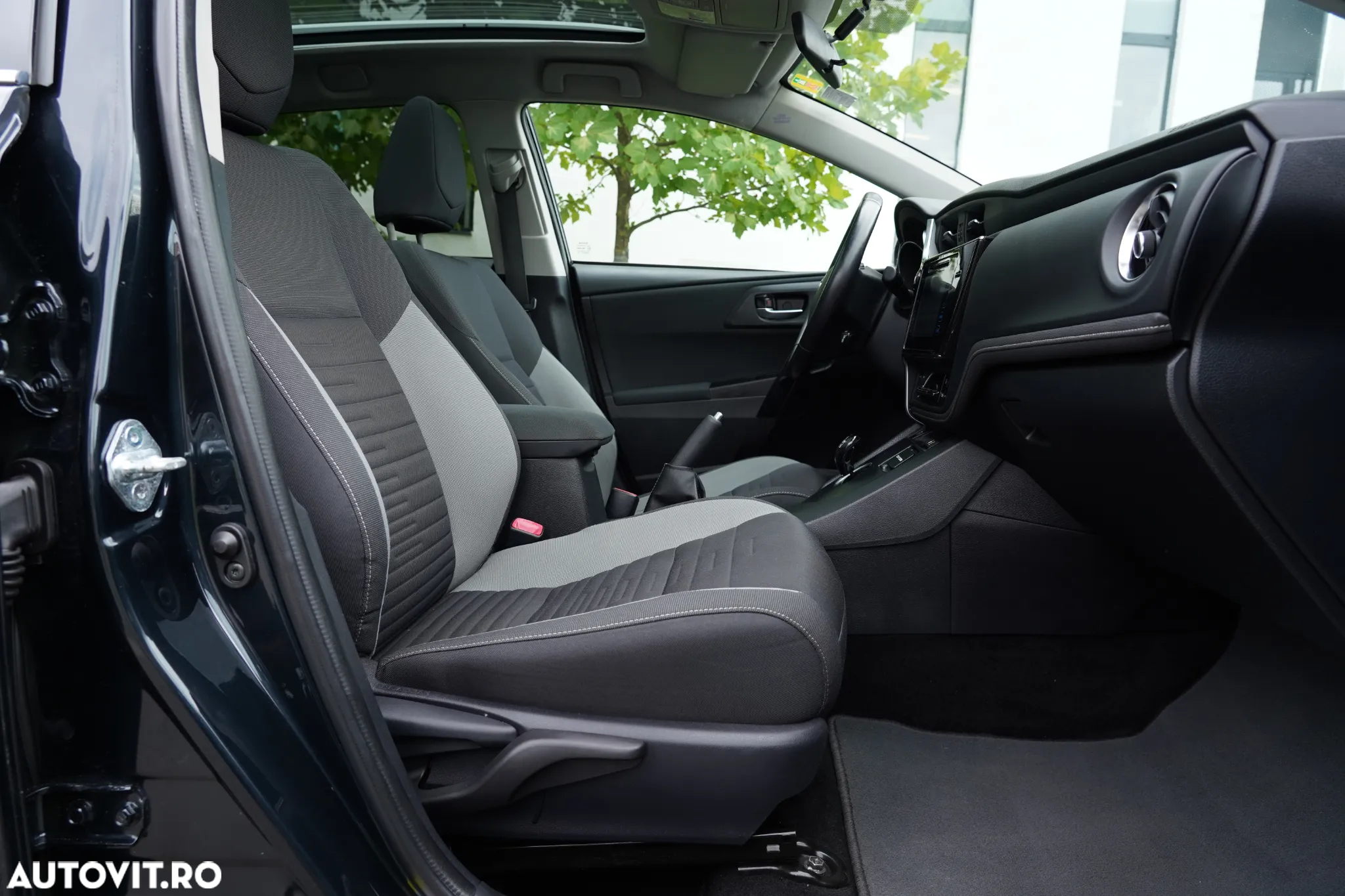 Toyota Auris 1.8 L VVT-i Hybrid Sol + - 16
